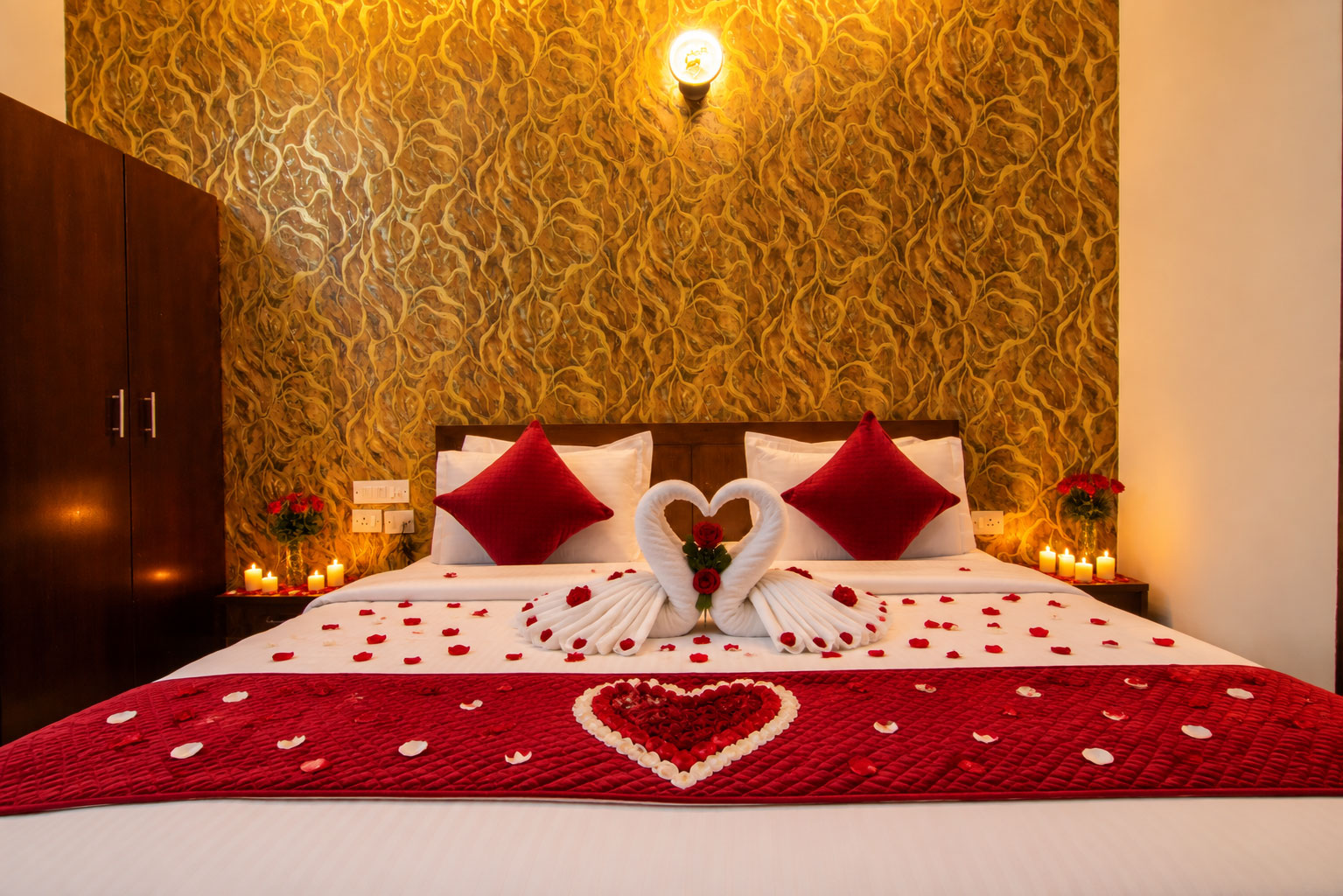 honeymoon-suite-1